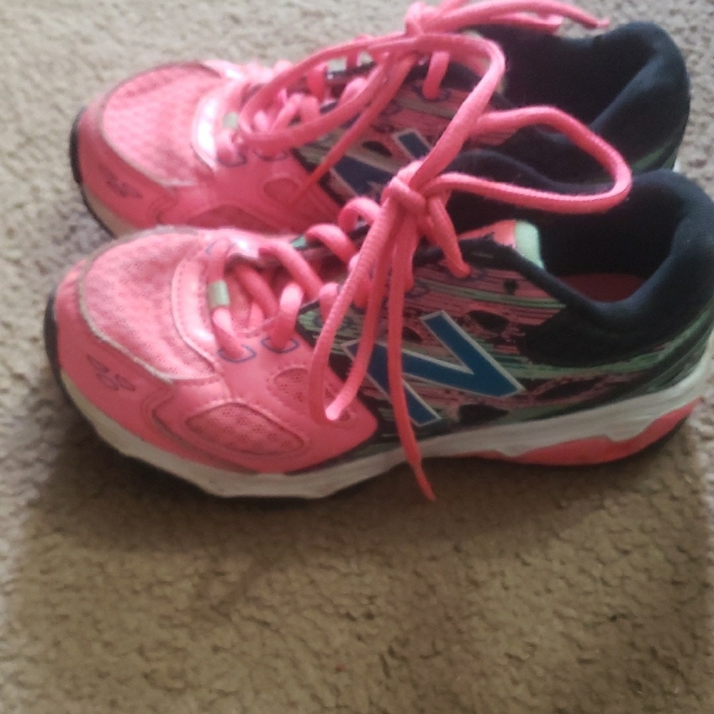 New Balance Kids Sneakers in Pink and Black - Picture 3 of 7